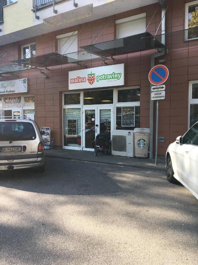 Brand New Apartment. Parking Spot Included! Братислава Экстерьер фото